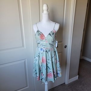 NWT Juniors size 5 or women's XS gorgeous mint green dress.